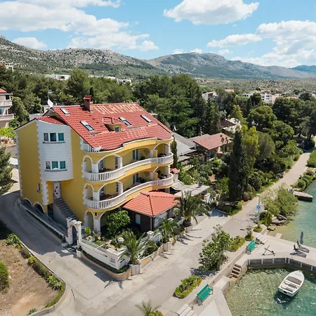 Vila More Apartment Grebastica