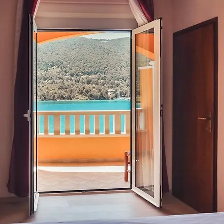 Vila More Apartment Grebastica